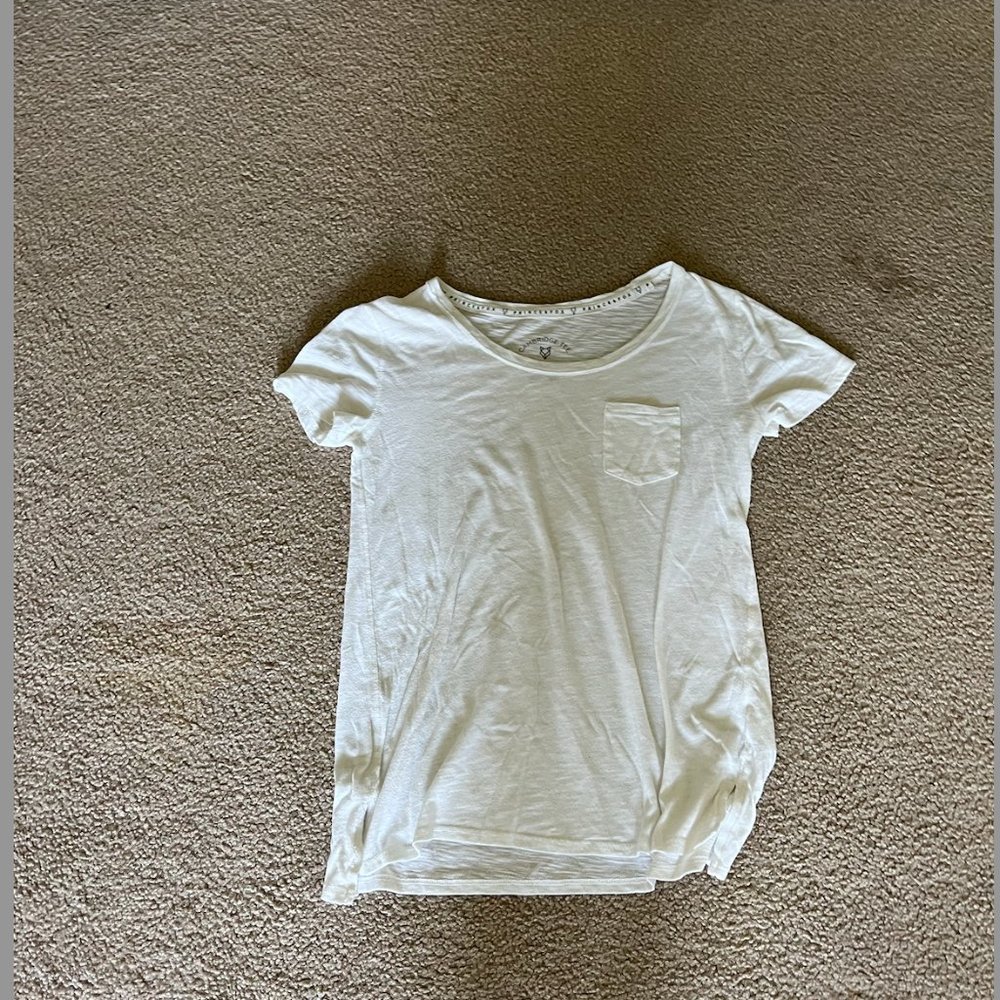 Women's Aeropostale White T-shirt with front pocket, size XS / S